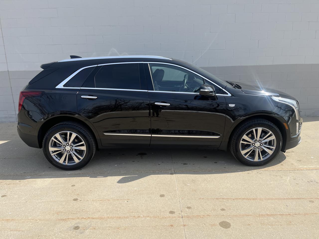 2025 Cadillac XT5 Premium Luxury AWD Tri-ZoneAutomaticClimateCTRL TechPkgs w/Sunroof Nav HtdCldMemLthr HD-SrrndVsn Saukville WI