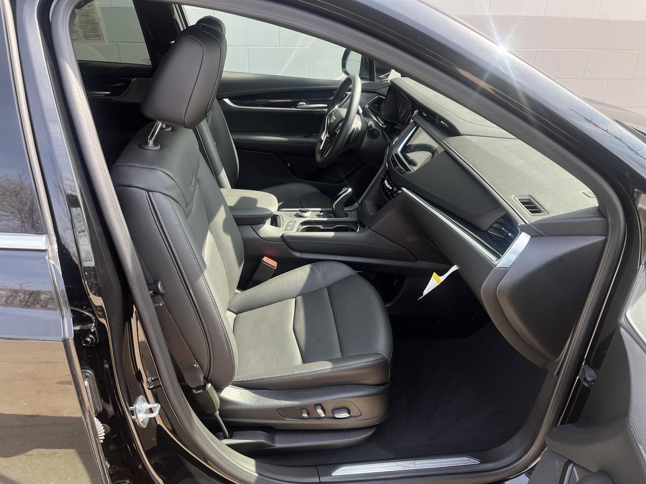 2025 Cadillac XT5 Premium Luxury AWD Tri-ZoneAutomaticClimateCTRL TechPkgs w/Sunroof Nav HtdCldMemLthr HD-SrrndVsn Saukville WI