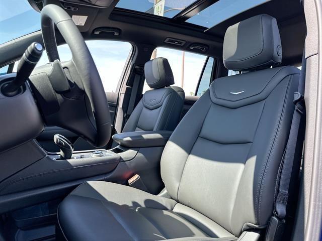 2025 Cadillac XT6 Luxury photo 16