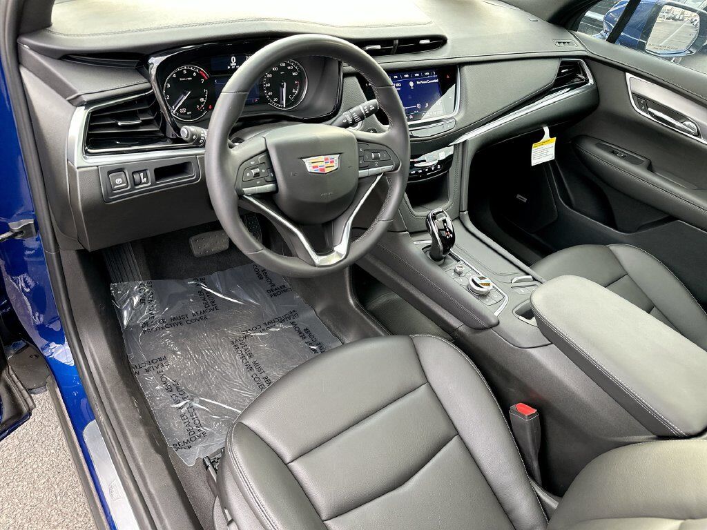 2025 Cadillac XT6 Luxury