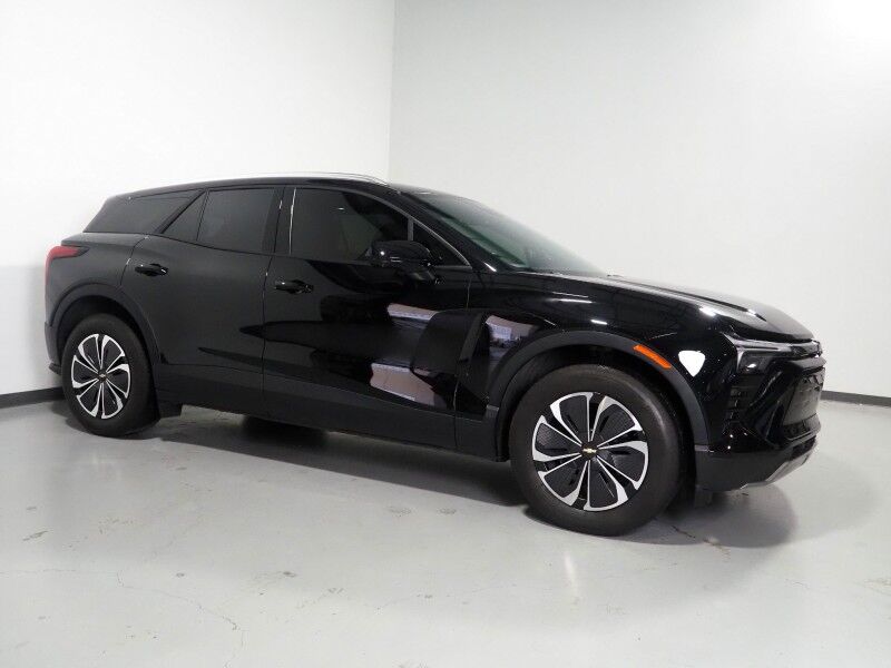 2025 Chevrolet Blazer EV LT AWD *COMFORT & CONVENIENCE PKG, NAVIGATION, ADAPTIVE CRUISE, SAFETY ALERTS, 360 VIEW CAMERAS, 17.7 INCH DISPLAY, PANORAMA MOONROOF, HEATED SEATS/STEERING, POWER LIFTGATE, REMOTE START, WIRELESS CHARGING