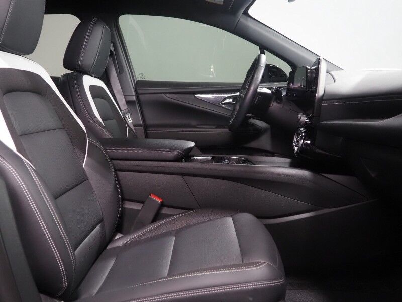 2025 Chevrolet Blazer EV LT AWD *COMFORT & CONVENIENCE PKG, NAVIGATION, ADAPTIVE CRUISE, SAFETY ALERTS, 360 VIEW CAMERAS, 17.7 INCH DISPLAY, PANORAMA MOONROOF, HEATED SEATS/STEERING, POWER LIFTGATE, REMOTE START, WIRELESS CHARGING Round Rock TX