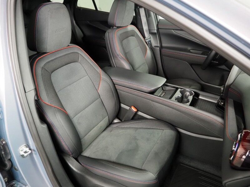 2025 Chevrolet Blazer EV RS AWD *NAVIGATION, ADAPTIVE CRUISE, SAFETY ALERTS, 360 VIEW CAMERAS, 17.7 INCH TOUCHSCREEN, CLIMATE SEATS, HEATED STEERING, POWER LIFTGATE, REMOTE START, 21 INCH WHEELS, WIRELESS CHARGING