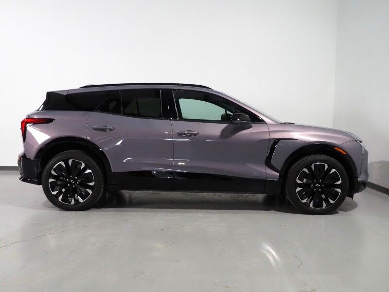 2025 Chevrolet Blazer EV RS AWD *NAVIGATION, ADAPTIVE CRUISE, SAFETY ALERTS, 360 VIEW CAMERAS, 17.7 INCH TOUCHSCREEN, CLIMATE SEATS, HEATED STEERING, POWER LIFTGATE, REMOTE START, 21 INCH WHEELS, WIRELESS CHARGING Round Rock TX