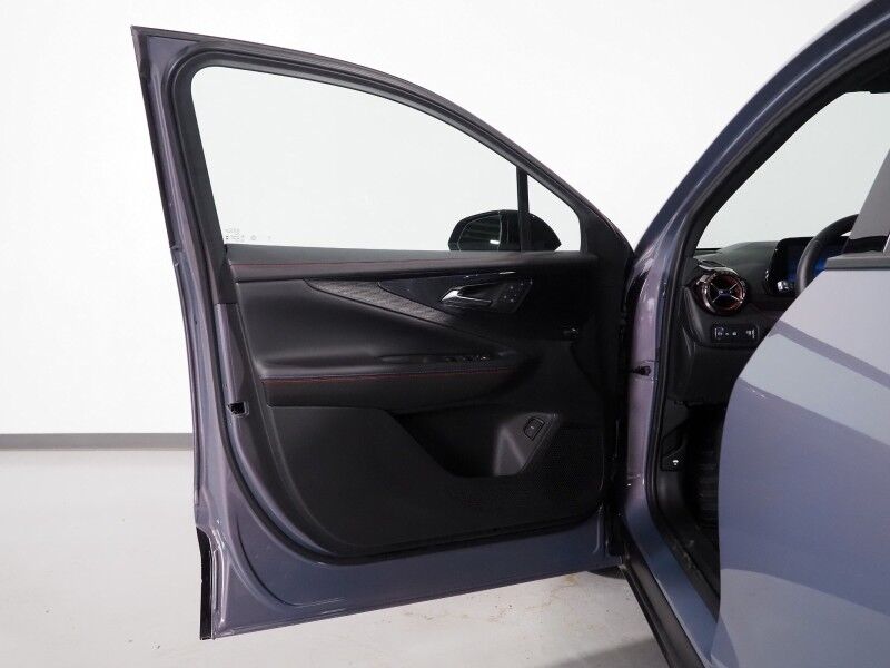 2025 Chevrolet Blazer EV RS AWD *NAVIGATION, ADAPTIVE CRUISE, SAFETY ALERTS, 360 VIEW CAMERAS, 17.7 INCH TOUCHSCREEN, CLIMATE SEATS, HEATED STEERING, POWER LIFTGATE, REMOTE START, 21 INCH WHEELS, WIRELESS CHARGING Round Rock TX