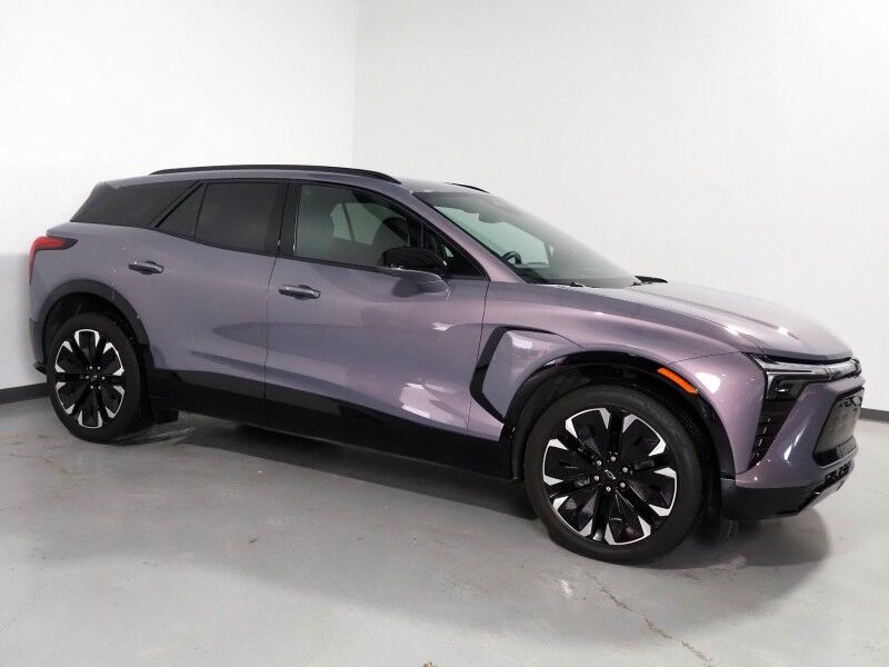2025 Chevrolet Blazer EV RS AWD *NAVIGATION, ADAPTIVE CRUISE, SAFETY ALERTS, 360 VIEW CAMERAS, 17.7 INCH TOUCHSCREEN, CLIMATE SEATS, HEATED STEERING, POWER LIFTGATE, REMOTE START, 21 INCH WHEELS, WIRELESS CHARGING