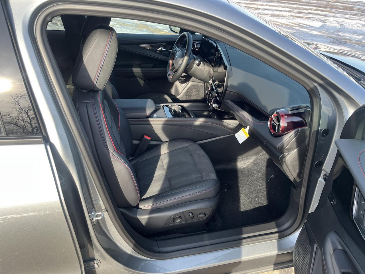 2025 Chevrolet Blazer EV RS eAWD w/Dual-LevelChargeCord 21s AdptvCrz HtdCldMemLthr HD-SrrndVsn Saukville WI