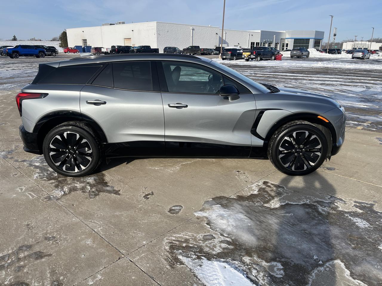 2025 Chevrolet Blazer EV RS eAWD w/Dual-LevelChargeCord 21s AdptvCrz HtdCldMemLthr HD-SrrndVsn Saukville WI