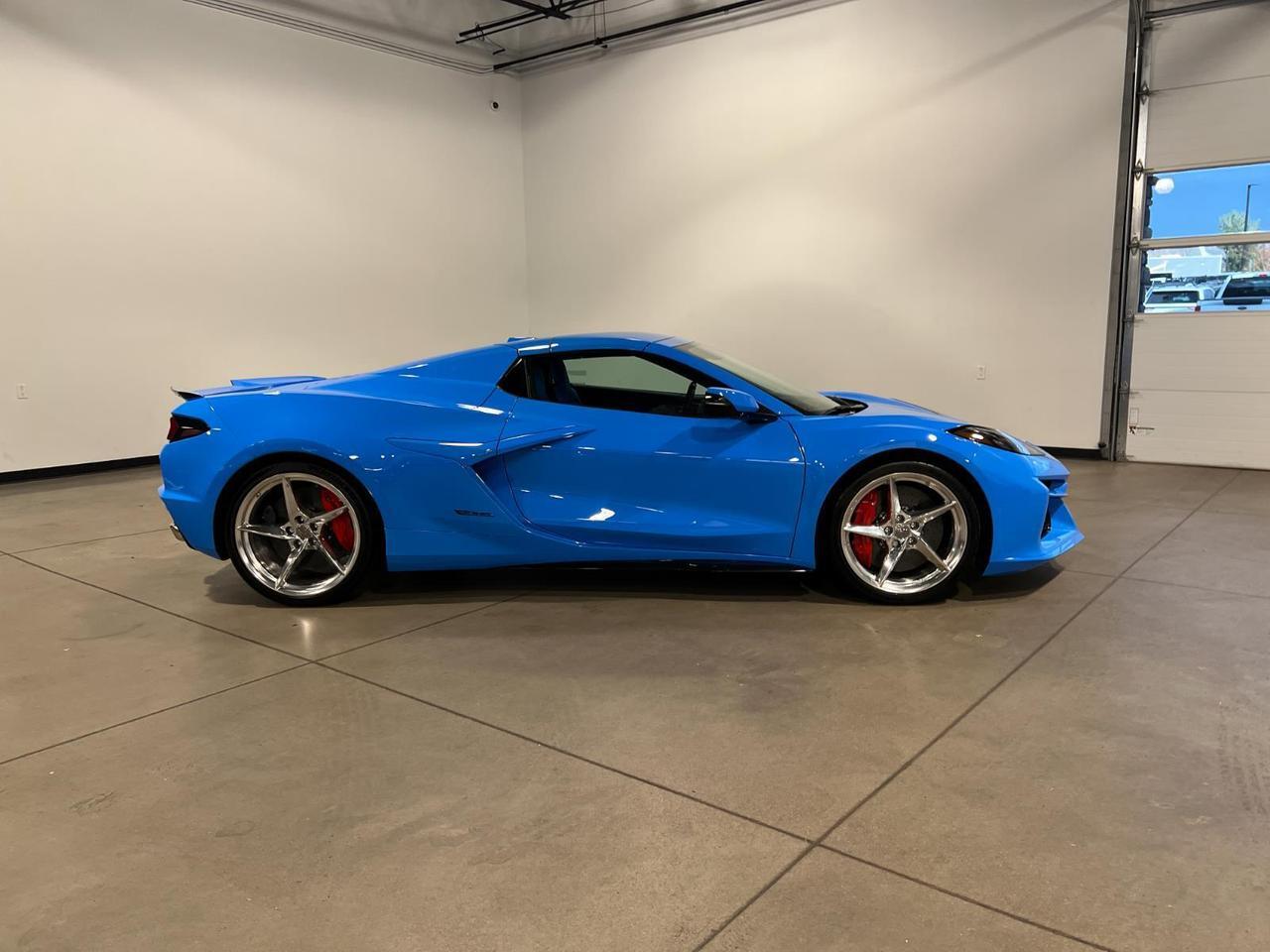 2025 Chevrolet Corvette E-Ray 3LZ photo 2