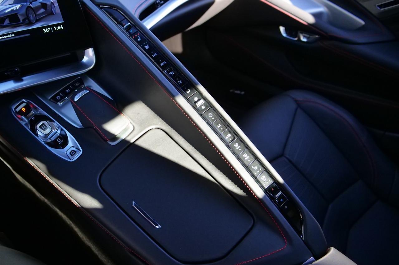 2025 Chevrolet Corvette E-RAY Convertible 3LZ / Carbon Ceramic Brakes / AWD! Lincolnton NC