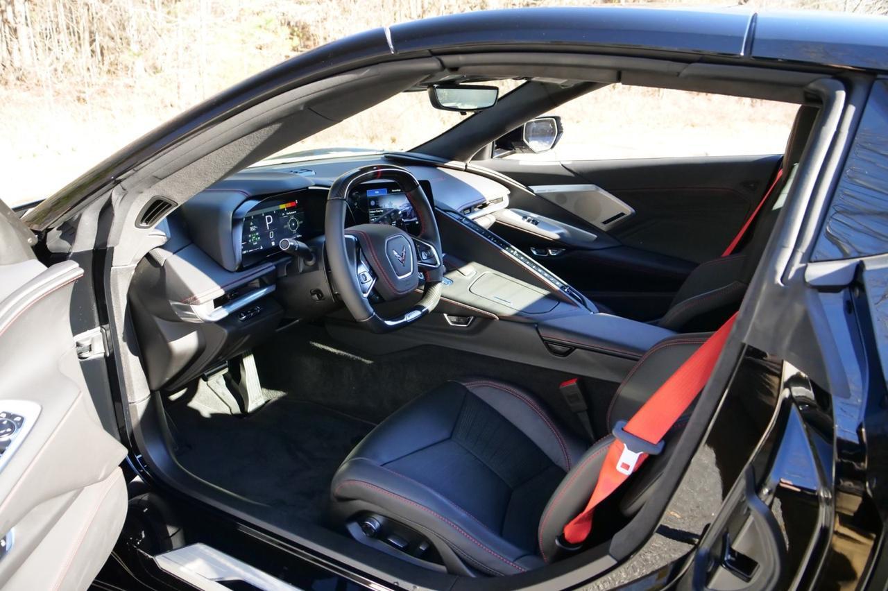 2025 Chevrolet Corvette E-RAY Convertible 3LZ / Carbon Ceramic Brakes / AWD! Lincolnton NC