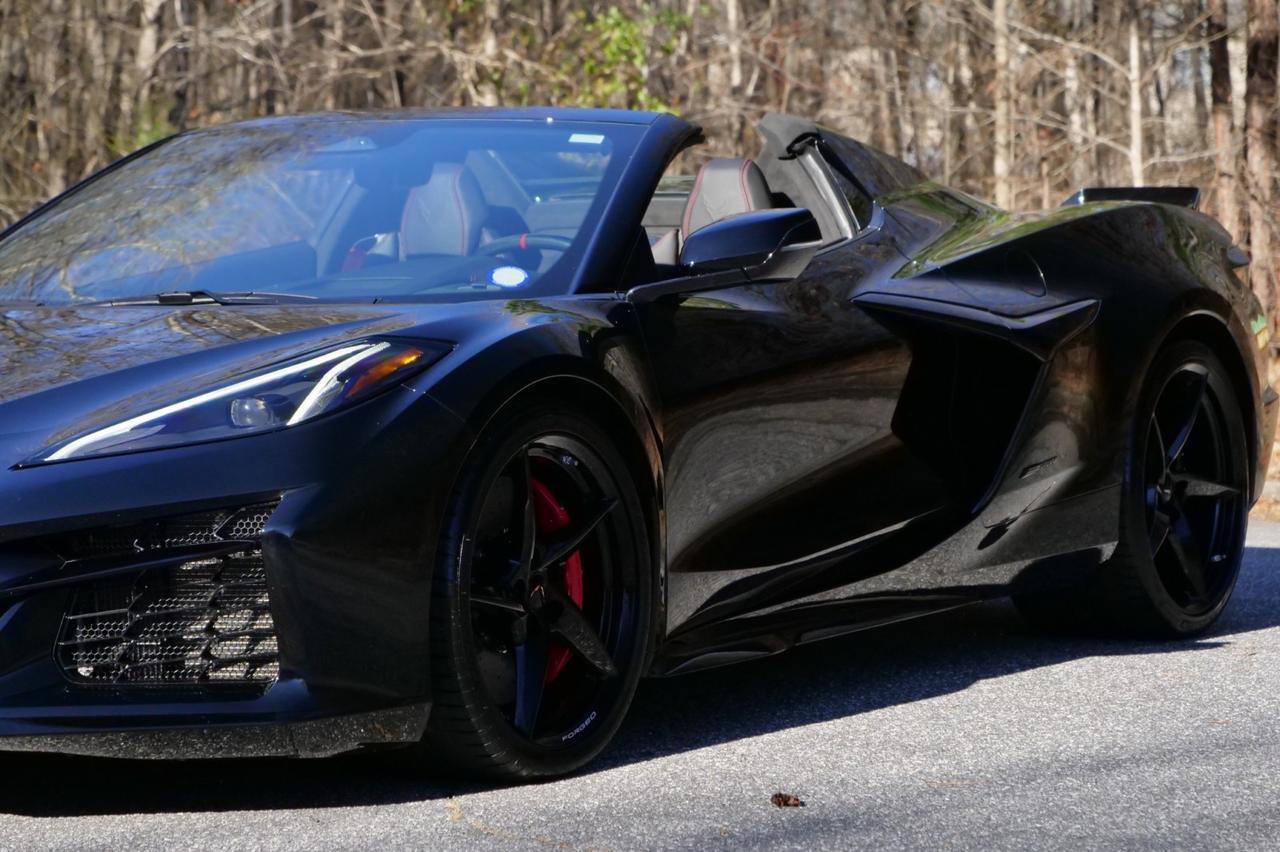 2025 Chevrolet Corvette E-RAY Convertible 3LZ / Carbon Ceramic Brakes / AWD! Lincolnton NC