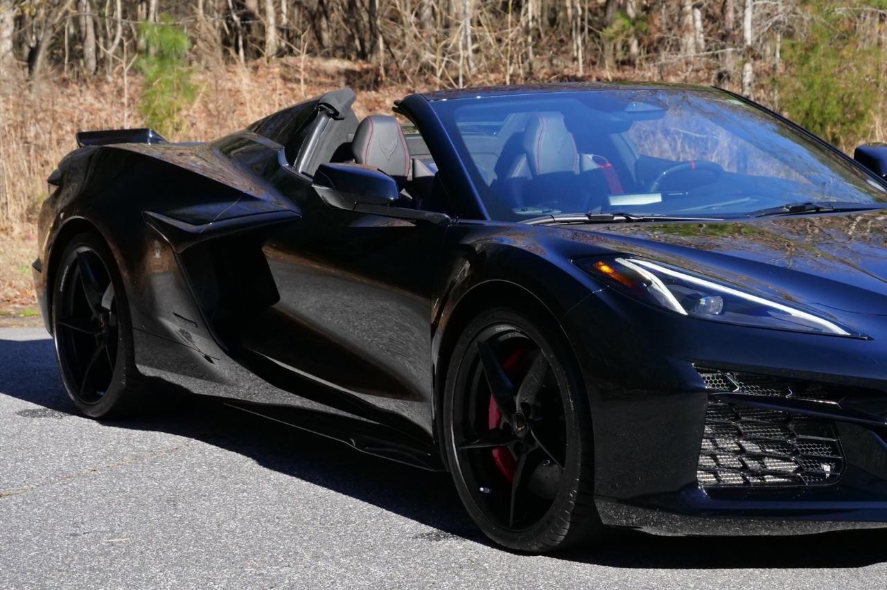2025 Chevrolet Corvette E-RAY Convertible 3LZ / Carbon Ceramic Brakes / AWD! Lincolnton NC