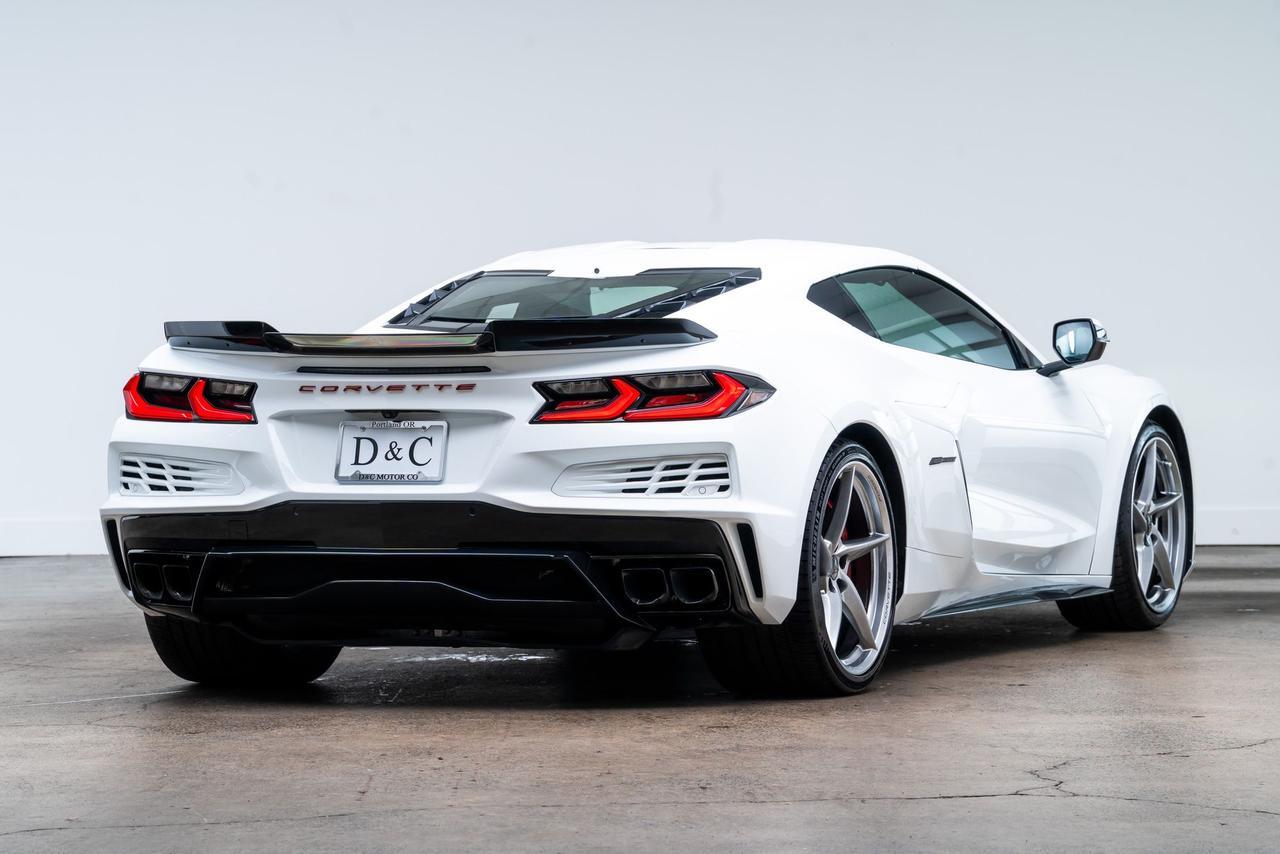 2025 Chevrolet Corvette E-Ray 3LZ Carbon Ceramic Brakes Magnetic Ride Control Portland OR
