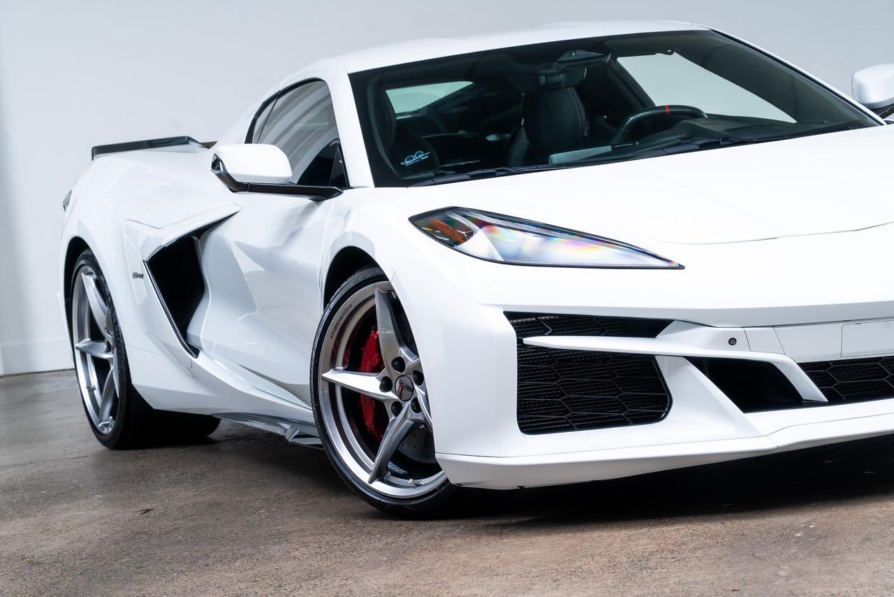 2025 Chevrolet Corvette E-Ray 3LZ Carbon Ceramic Brakes Magnetic Ride Control Portland OR