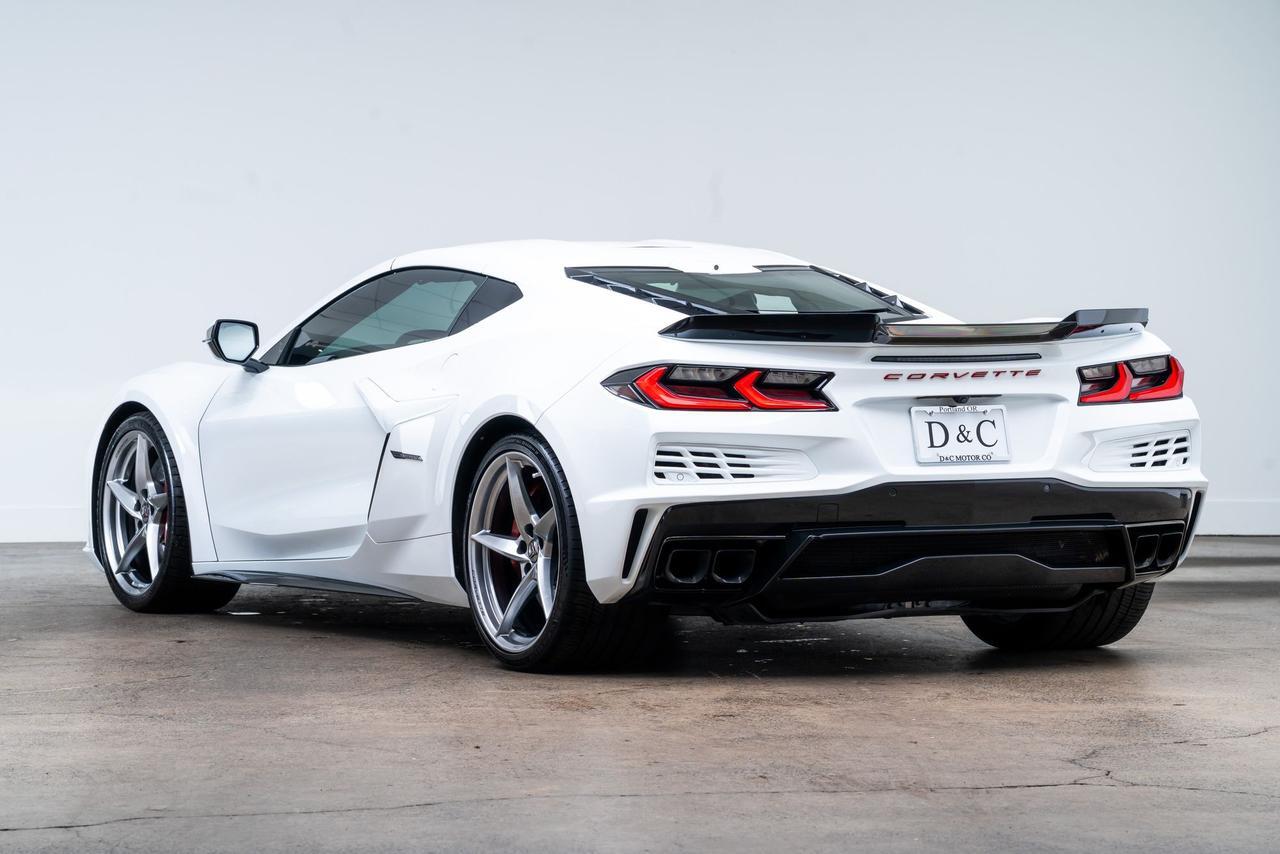 2025 Chevrolet Corvette E-Ray 3LZ Carbon Ceramic Brakes Magnetic Ride Control Portland OR