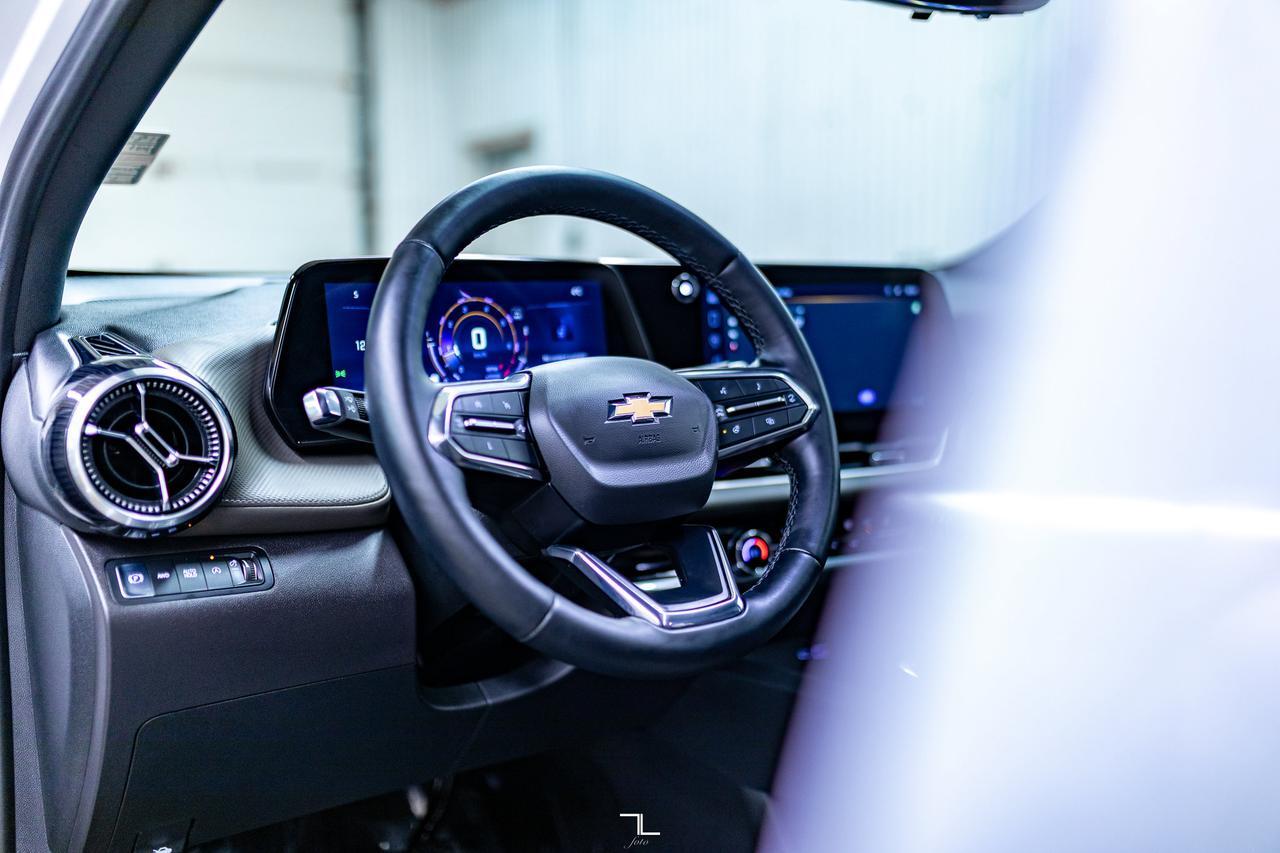 2025 Chevrolet Equinox AWD LT Leather Roof Nav BCam Red Deer AB