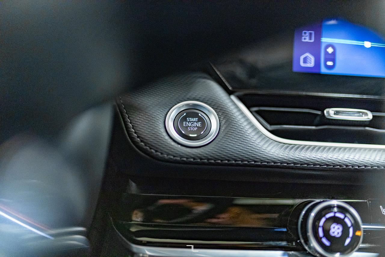 2025 Chevrolet Equinox AWD LT Nav Roof BCam Red Deer AB