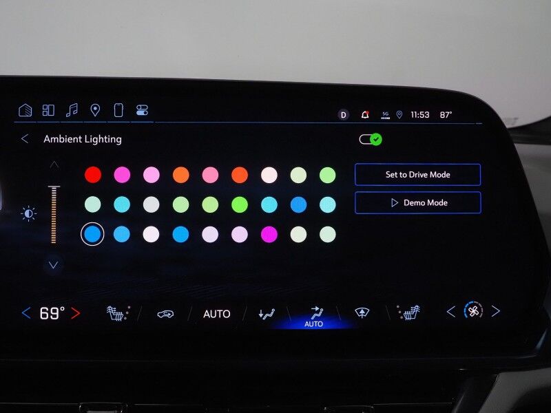 2025 Chevrolet Equinox EV LT *CONVENIENCE PKG, NAVIGATION, ADAPTIVE CRUISE, SAFETY ALERTS, COLOR TOUCHSCREEN, 360 VIEW CAMERAS, HEATED SEATS/STEERING, REMOTE START, POWER LIFTGATE, WIRELESS CHARGING Round Rock TX