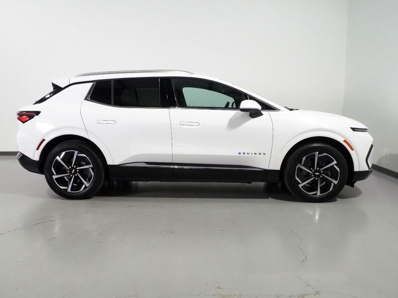 2025 Chevrolet Equinox EV LT *CONVENIENCE PKG, NAVIGATION, ADAPTIVE CRUISE, SAFETY ALERTS, COLOR TOUCHSCREEN, 360 VIEW CAMERAS, HEATED SEATS/STEERING, REMOTE START, POWER LIFTGATE, WIRELESS CHARGING Round Rock TX