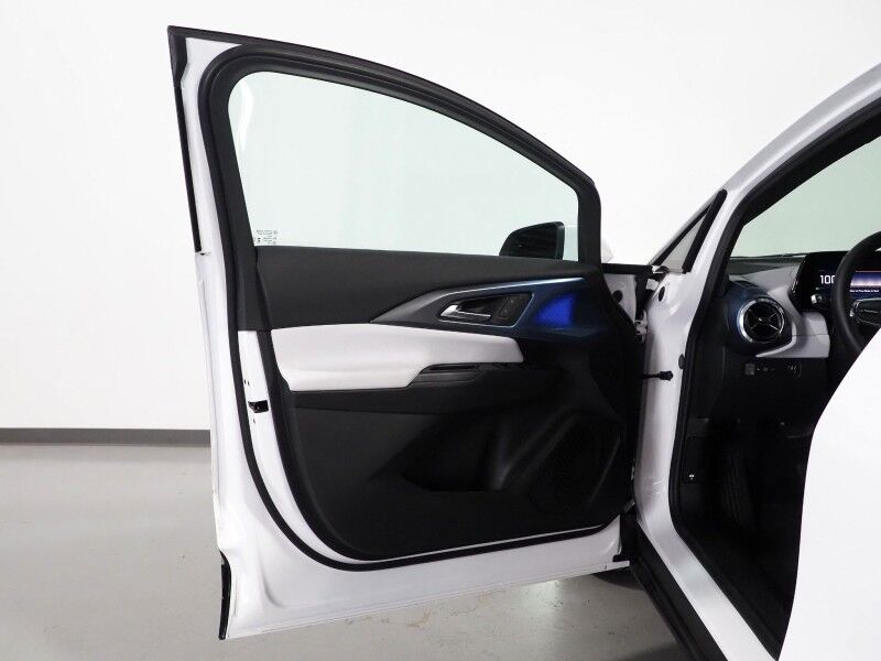 2025 Chevrolet Equinox EV LT *CONVENIENCE PKG, NAVIGATION, ADAPTIVE CRUISE, SAFETY ALERTS, COLOR TOUCHSCREEN, 360 VIEW CAMERAS, HEATED SEATS/STEERING, REMOTE START, POWER LIFTGATE, WIRELESS CHARGING Round Rock TX