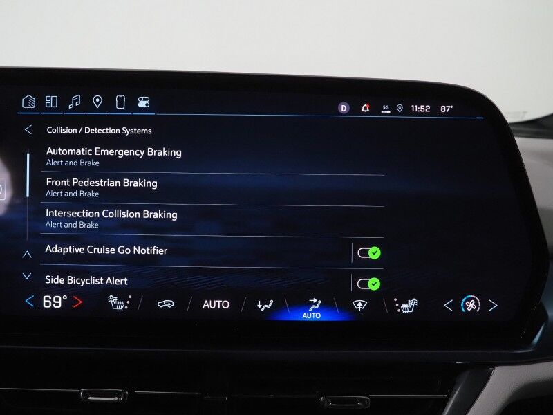 2025 Chevrolet Equinox EV LT *CONVENIENCE PKG, NAVIGATION, ADAPTIVE CRUISE, SAFETY ALERTS, COLOR TOUCHSCREEN, 360 VIEW CAMERAS, HEATED SEATS/STEERING, REMOTE START, POWER LIFTGATE, WIRELESS CHARGING Round Rock TX