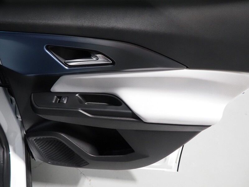 2025 Chevrolet Equinox EV LT *CONVENIENCE PKG, NAVIGATION, ADAPTIVE CRUISE, SAFETY ALERTS, COLOR TOUCHSCREEN, 360 VIEW CAMERAS, HEATED SEATS/STEERING, REMOTE START, POWER LIFTGATE, WIRELESS CHARGING Round Rock TX