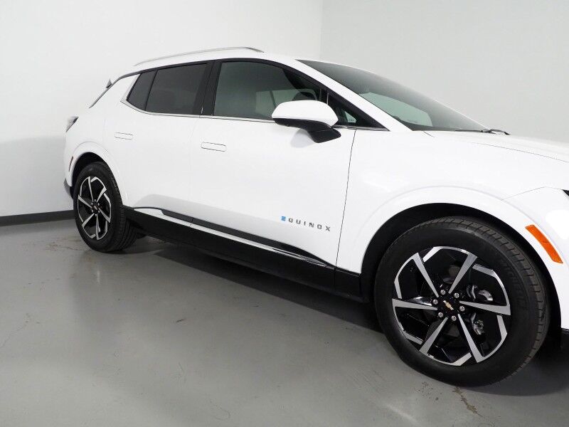 2025 Chevrolet Equinox EV LT *CONVENIENCE PKG, NAVIGATION, ADAPTIVE CRUISE, SAFETY ALERTS, COLOR TOUCHSCREEN, 360 VIEW CAMERAS, HEATED SEATS/STEERING, REMOTE START, POWER LIFTGATE, WIRELESS CHARGING Round Rock TX