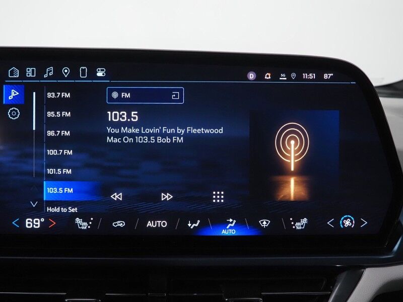 2025 Chevrolet Equinox EV LT *CONVENIENCE PKG, NAVIGATION, ADAPTIVE CRUISE, SAFETY ALERTS, COLOR TOUCHSCREEN, 360 VIEW CAMERAS, HEATED SEATS/STEERING, REMOTE START, POWER LIFTGATE, WIRELESS CHARGING Round Rock TX