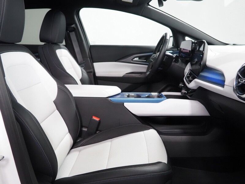 2025 Chevrolet Equinox EV LT *CONVENIENCE PKG, NAVIGATION, ADAPTIVE CRUISE, SAFETY ALERTS, COLOR TOUCHSCREEN, 360 VIEW CAMERAS, HEATED SEATS/STEERING, REMOTE START, POWER LIFTGATE, WIRELESS CHARGING Round Rock TX