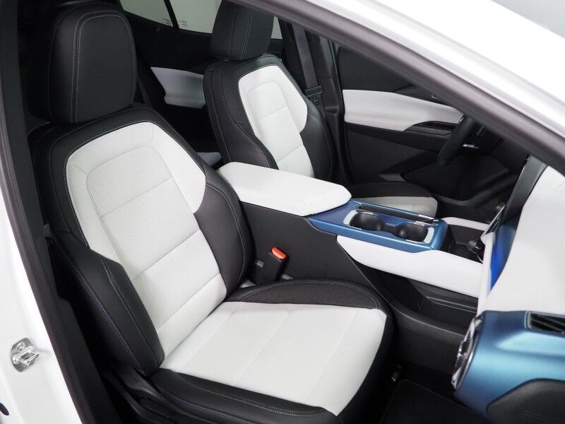 2025 Chevrolet Equinox EV LT *CONVENIENCE PKG, NAVIGATION, ADAPTIVE CRUISE, SAFETY ALERTS, COLOR TOUCHSCREEN, 360 VIEW CAMERAS, HEATED SEATS/STEERING, REMOTE START, POWER LIFTGATE, WIRELESS CHARGING