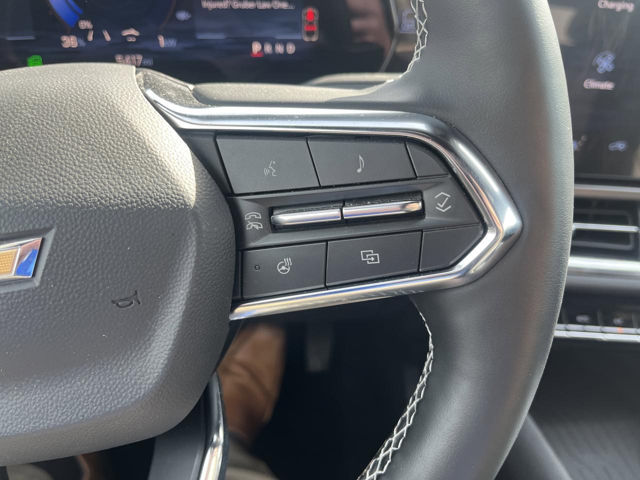 2025 Chevrolet Equinox EV LT1 Comfort ActiveSfty2Pkgs w/Dual-LevelChargeCord HtdSeats HtdStrngWhl 8-WayPwrDrvrSeat HD-SrrndVsn Saukville WI