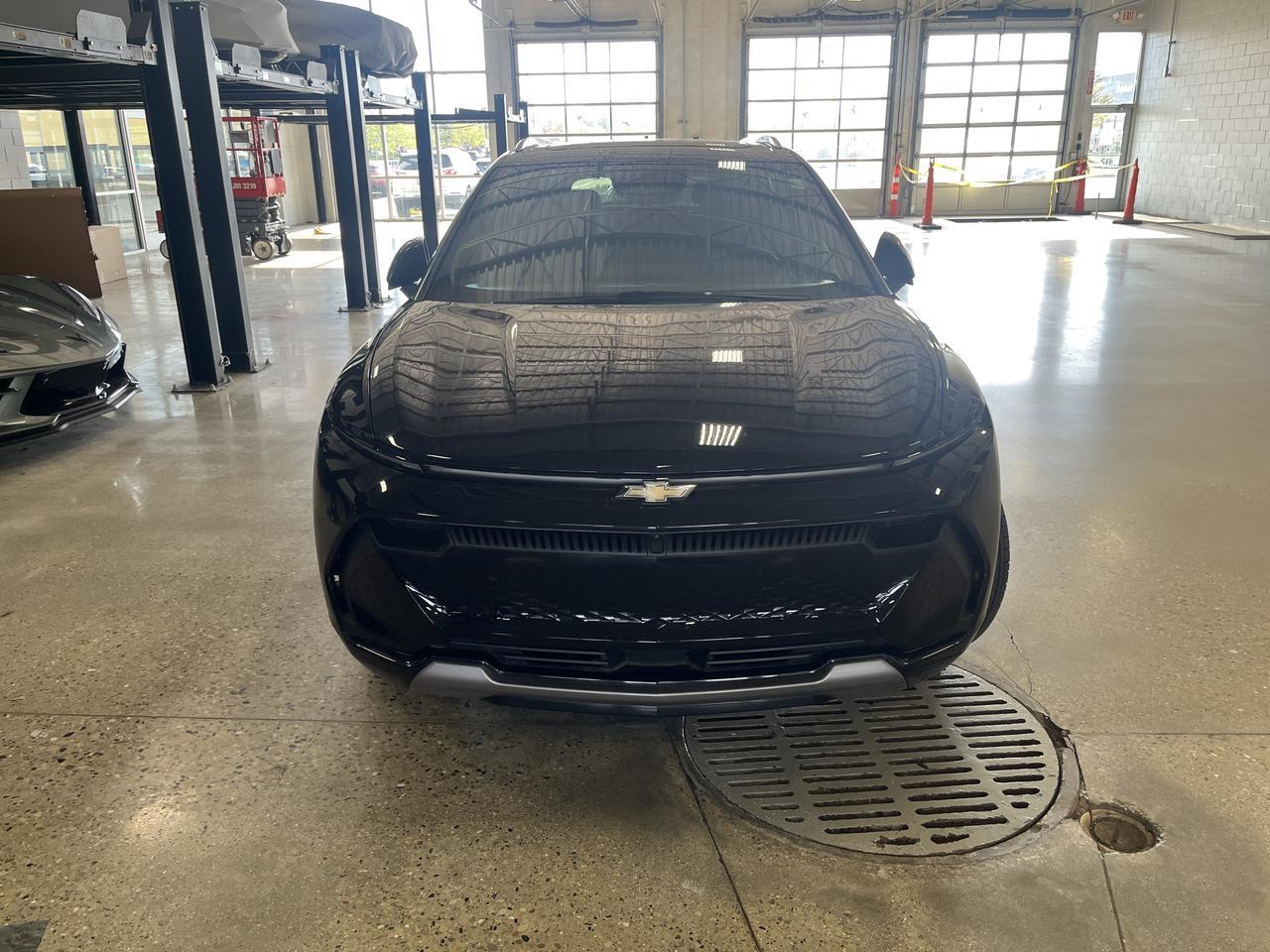 2025 Chevrolet Equinox EV LT2 w/Sunroof Dual-LevelChargeCord AdptvCrz HtdEvotex HtdStrngWhl RemoteStart HD-SrrndVsn Saukville WI