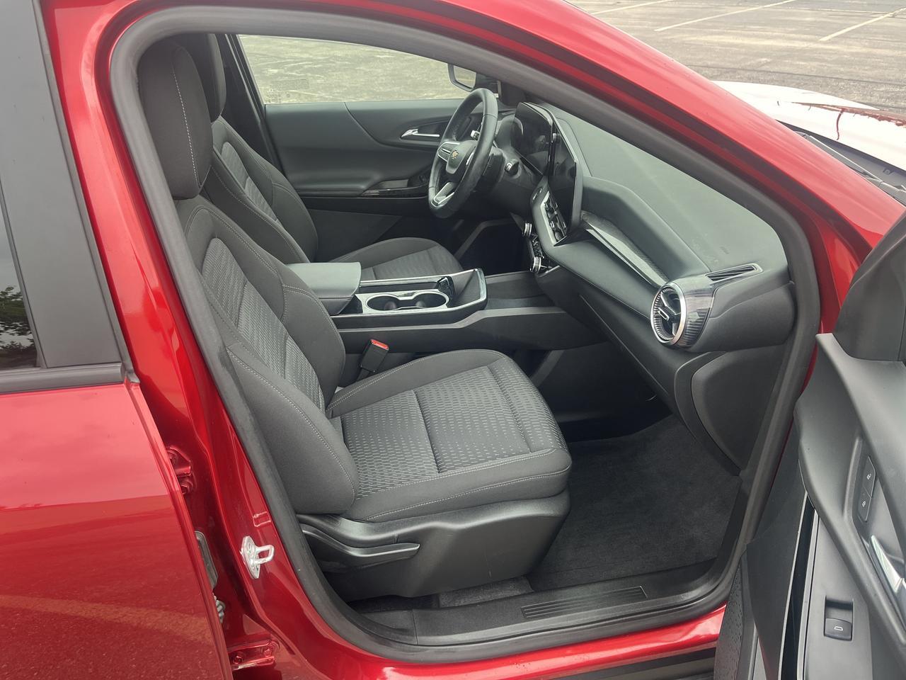 2025 Chevrolet Equinox LT FWD Safety&TechnologyPkg w/AdptvCrz HtdSeats HtdSteeringWheel FogLamps RrCamMrr HD-SrrndVsn Saukville WI