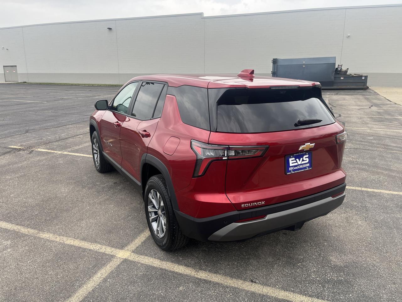 2025 Chevrolet Equinox LT FWD Safety&TechnologyPkg w/AdptvCrz HtdSeats HtdSteeringWheel FogLamps RrCamMrr HD-SrrndVsn Saukville WI