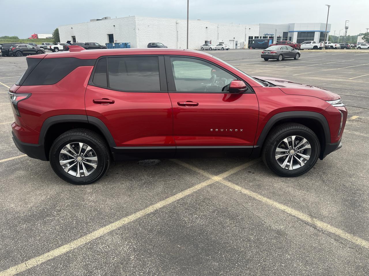 2025 Chevrolet Equinox LT FWD Safety&TechnologyPkg w/AdptvCrz HtdSeats HtdSteeringWheel FogLamps RrCamMrr HD-SrrndVsn Saukville WI
