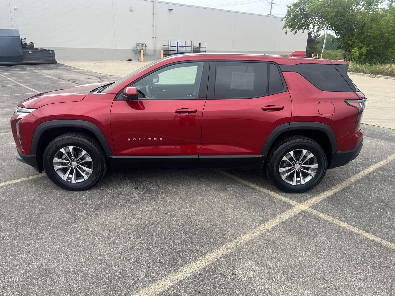 2025 Chevrolet Equinox LT FWD Safety&TechnologyPkg w/AdptvCrz HtdSeats HtdSteeringWheel FogLamps RrCamMrr HD-SrrndVsn