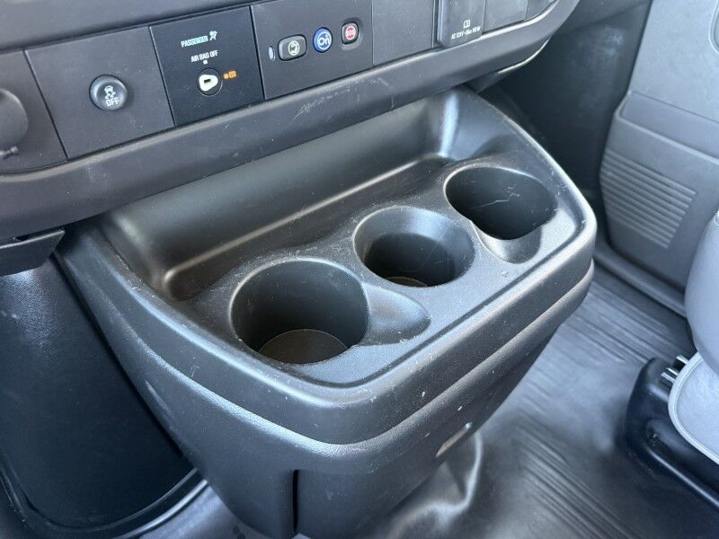 2025 Chevrolet Express 2500 Cargo Van 9k mi's Collinsville OK