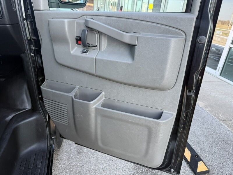 2025 Chevrolet Express 2500 Cargo Van 9k mi's Collinsville OK