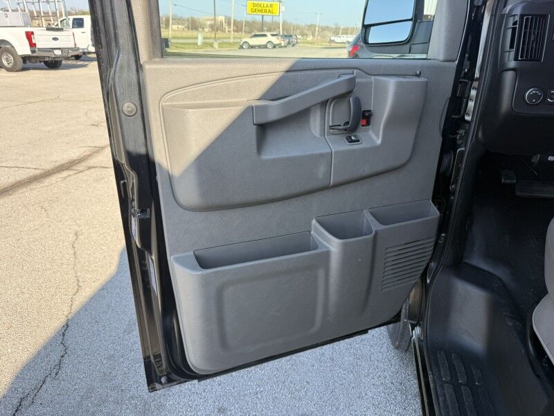 2025 Chevrolet Express 2500 Cargo Van 9k mi's Collinsville OK