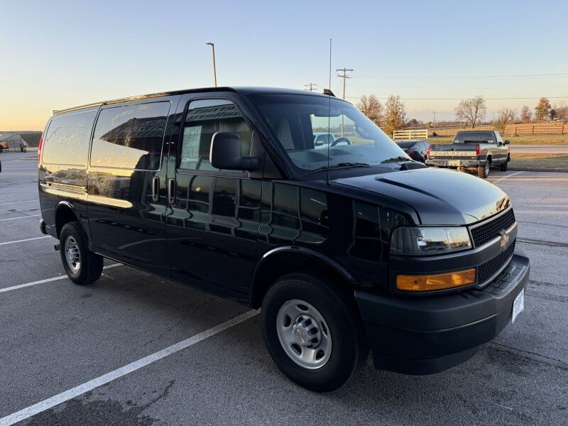 2025 Chevrolet Express 2500 Cargo Van 9k mi's Collinsville OK