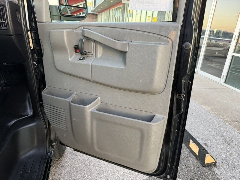 2025 Chevrolet Express 2500 Cargo Van 9k mi's Collinsville OK