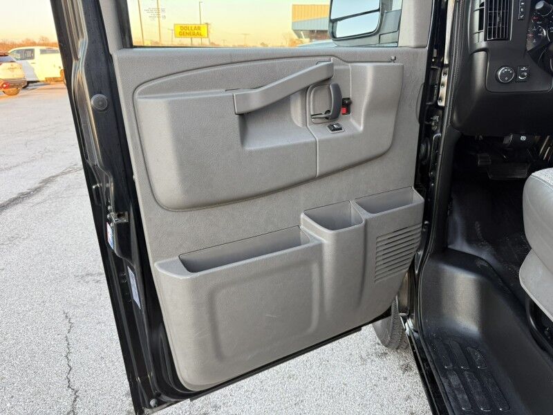 2025 Chevrolet Express 2500 Cargo Van 9k mi's Collinsville OK