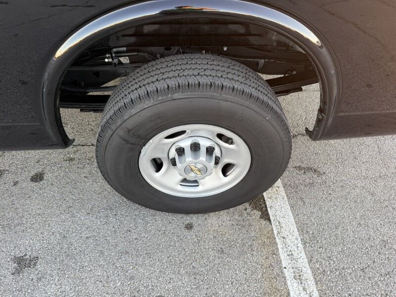2025 Chevrolet Express 2500 Cargo Van 9k mi's Collinsville OK