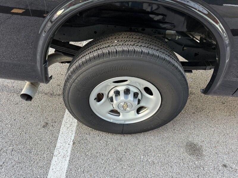 2025 Chevrolet Express 2500 Cargo Van 9k mi's Collinsville OK