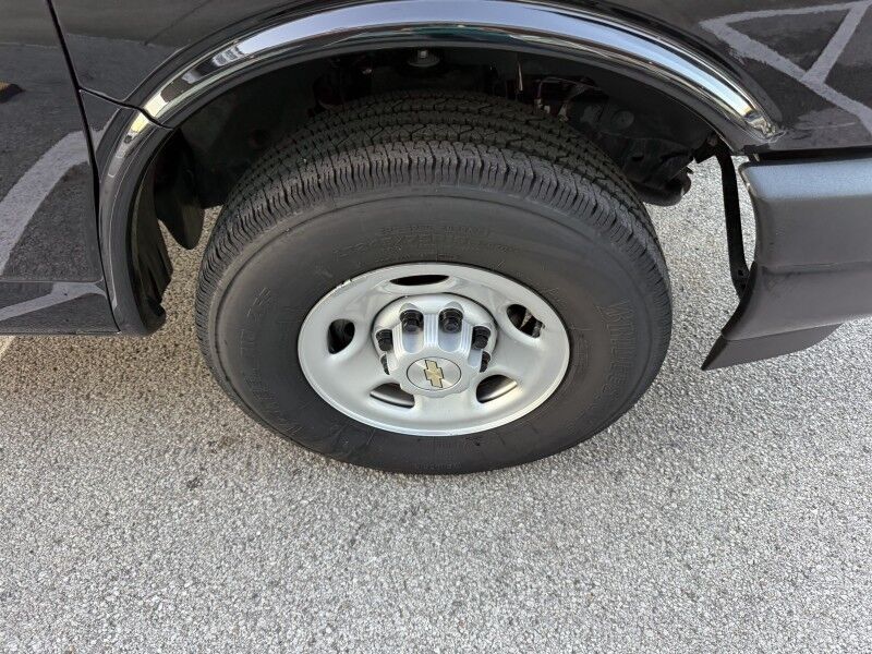 2025 Chevrolet Express 2500 Cargo Van 9k mi's Collinsville OK