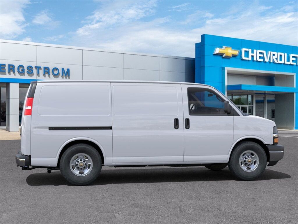 2025 Chevrolet Express 2500 Work Van Green Bay WI