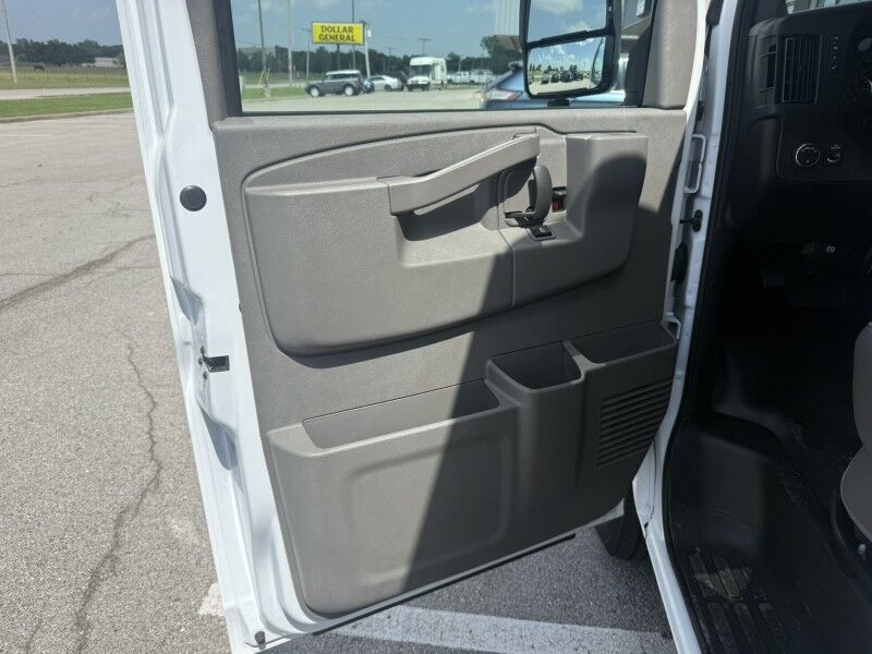 2025 Chevrolet Express 3500 Collinsville OK