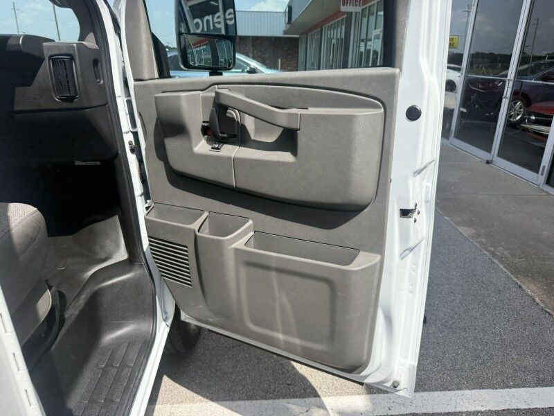 2025 Chevrolet Express 3500 Collinsville OK