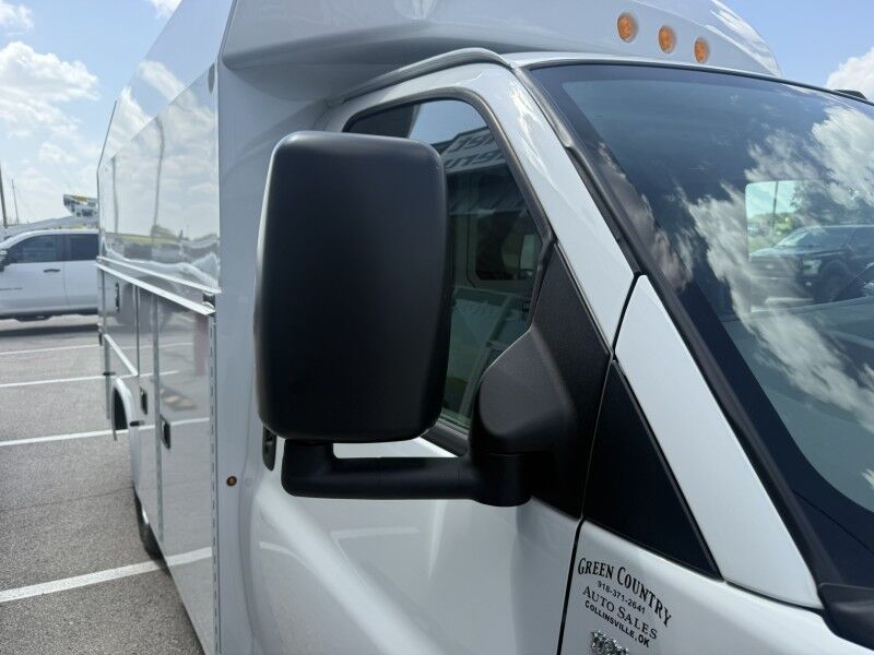 2025 Chevrolet Express 3500 Collinsville OK